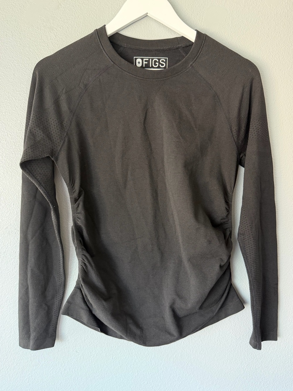 Figs black long sleeve crewneck seamless maternity underscrub Women’s sz S